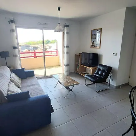 Bright Flat In Bay Of Arcachon Ares